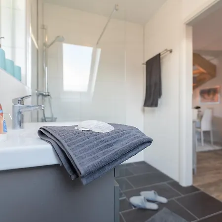 Seestrasse Apartman *