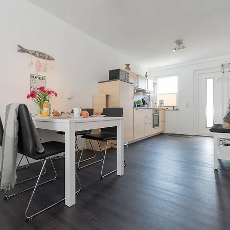 Seestrasse Apartman *